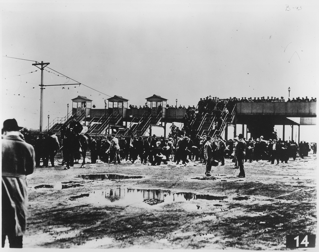 Battle of the Overpass: Henry Ford, the UAW, and the power of the press