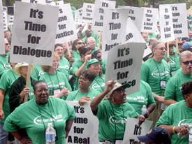 Thousands rally in support of health care workers