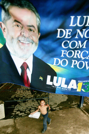 In close vote, Lula goes to runoff