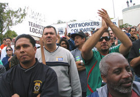 As garbage ripens, Waste Management locks out 500 workers