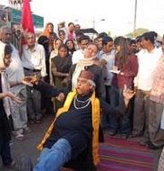 Blogging from India #9  People’s Theater goes right to the workers of Delhi