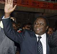 Zimbabwe opposition leads in close vote, faces runoff