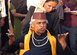 Indian peoples theater inspires workers