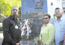 U.S. lawmakers visit Cuba, fan winds of change