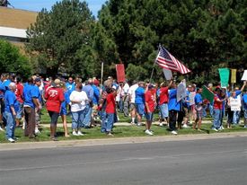 Rally protests plan to shut 8 Chrysler plants