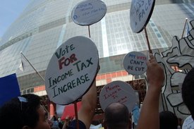 Thousands rally against Illinois budget cuts