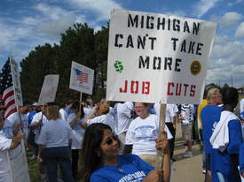 Hundreds rally to stop Chrysler plant closing