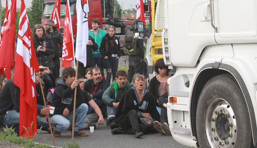 Workers bring France’s transport and energy systems to near-standstill over new labor law