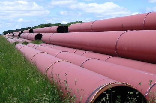 U.S. unions, Canadian energy sign pact on transnational pipeline
