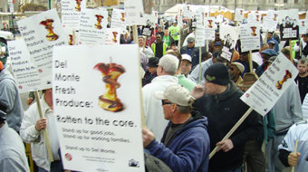 Dockers protest Del Monte union-busting