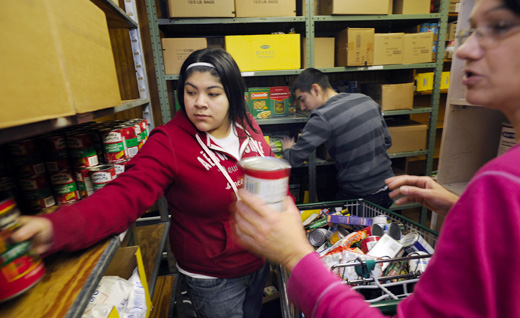 Food stamp use jumps to record rates in Illinois