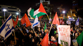 Thousands of Israelis march against “witch-hunt”