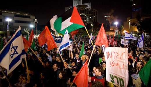 Thousands of Israelis march against “witch-hunt”