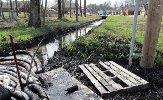 Arkansas oil spill paints town black, pipeline risks exposed