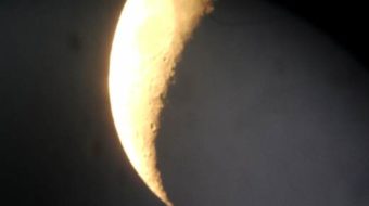 Meteor shower dazzles a crowd