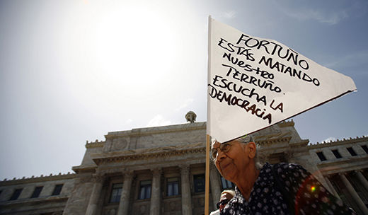 100,000 march for jobs in Puerto Rico