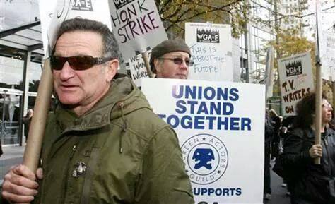 Among his many triumphs, Robin Williams stood with striking writers