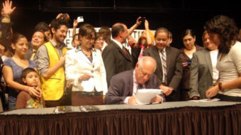 Illinois governor signs state DREAM Act into law