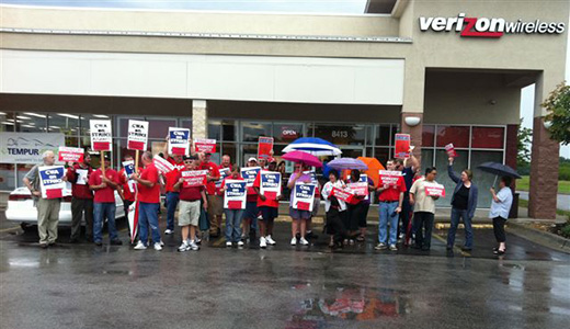 Heartland workers, activists stand with CWA against Verizon