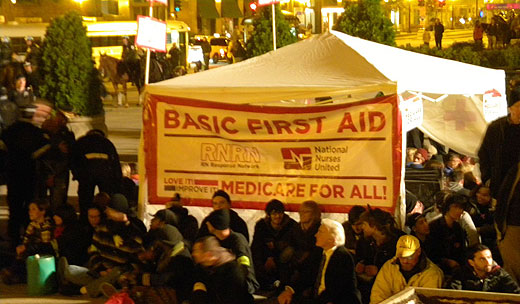 Mayor orders cops to tear down first aid station and arrest 130 in Chicago