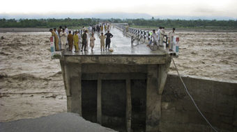 Al Gore calls for movement to address climate change