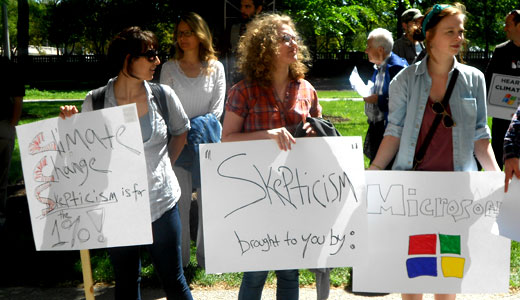 Chicago activists protest Heartland Institute conference