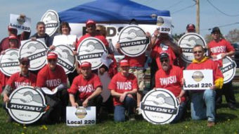 Mott’s workers OK new contract