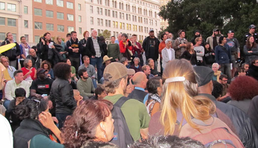 Occupy Oaklanders vigil for injured vet