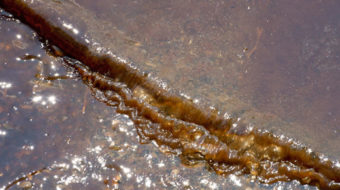 Oil spill on Ohio River