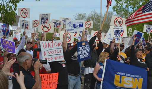 Right-wing GOP Illinois Gov. Rauner plans to force state workers to strike