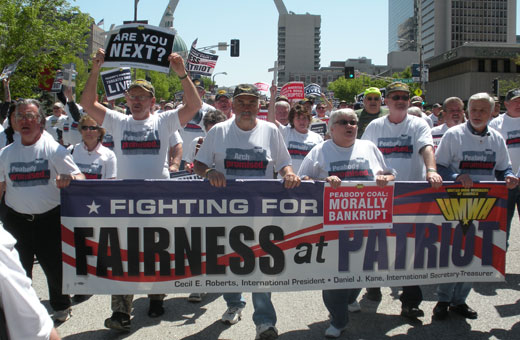 6,000 miners rally in fight for pensions