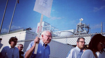 Sanders addresses and marches with Verizon picketers