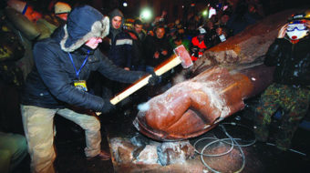 Ukraine: Knocking down the Lenin statues