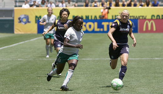 Women soccer players score union recognition