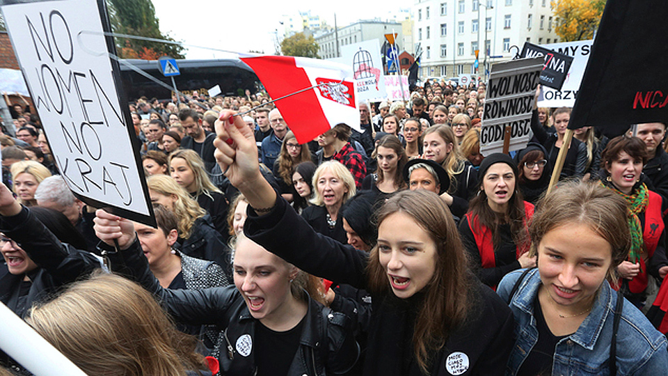 Women in Poland protest proposal for abortion ban