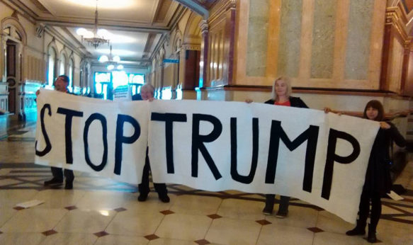 Anti-Trump demonstrators greet members of the Electoral College as they arrive at the Illinois State Capitol to cast their votes on Dec. 19, 2016 in Springfield. | Keri Rautenkranz / PW