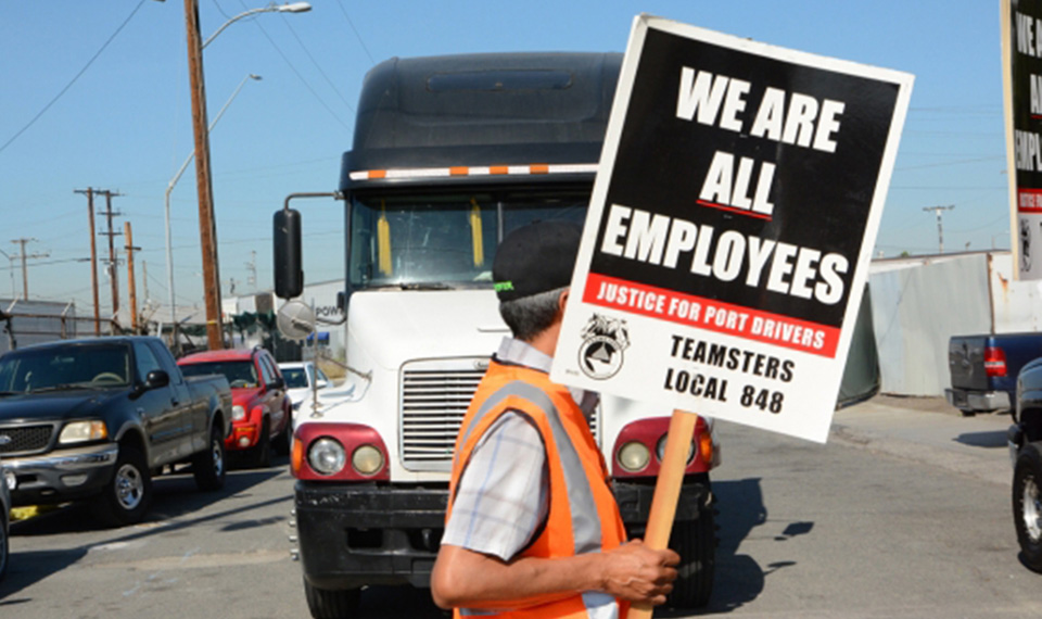 Truckers on L.A.’s docks fight for union rights