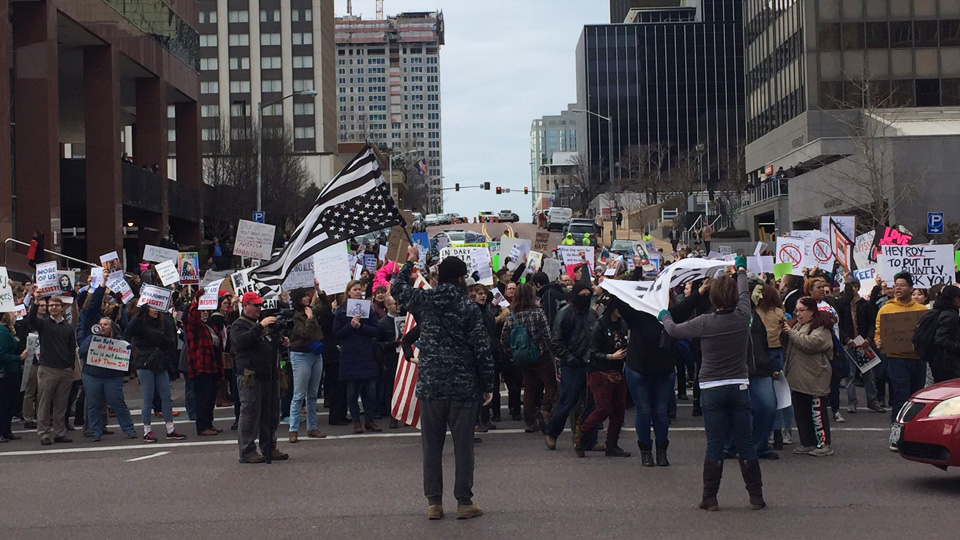 St. Louis activists continue to resist Trump’s travel and refugee ban
