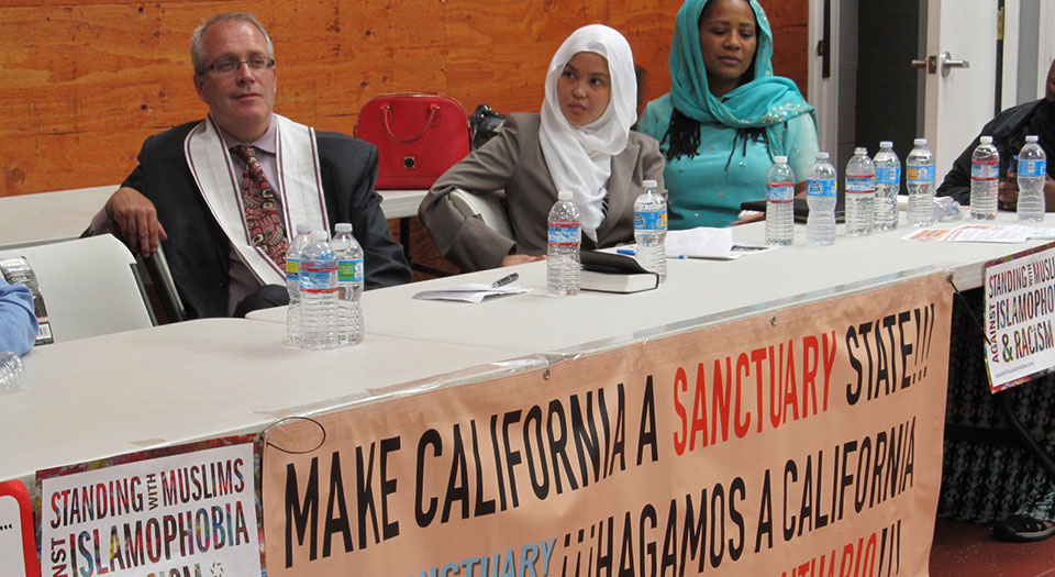 Oakland community gathers in solidarity with Muslim neighbors