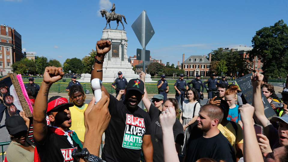 Pro-Confederate demonstration dwarfed by anti-racist response