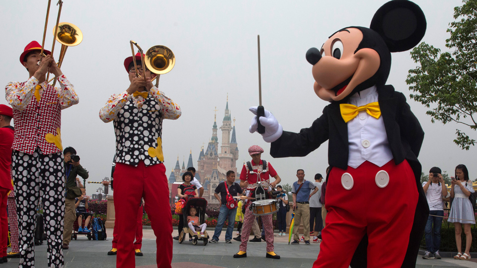 Disney workers in Orlando demand living wage