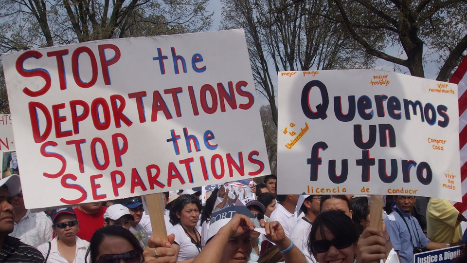Inmigrantes latinos temen registrarse para seguros medicos