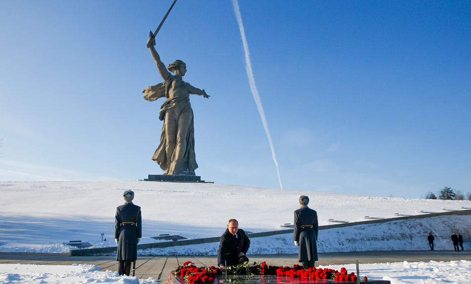 Russia marks 75 years since Nazi surrender at Stalingrad