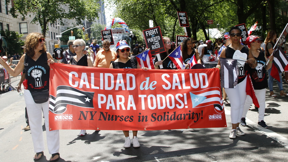 NY desfile de Puerto Rico rinde homenaje a héroes del huracán