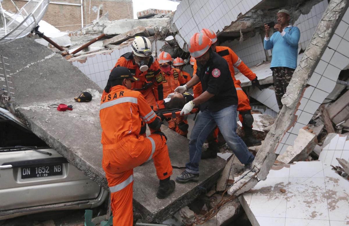 Indonesia tsunami death more than 800 and rising