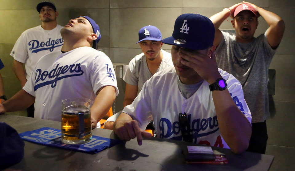 L.A. Dodgers cross picket line in Boston a day before World Series Game 1