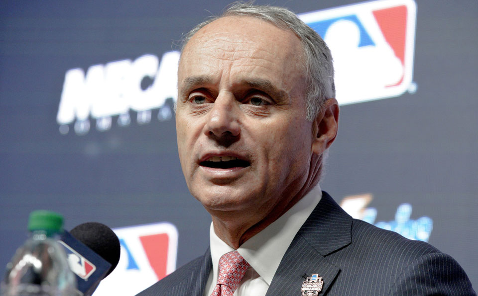 Manfred: White House visit should not be issue for champs