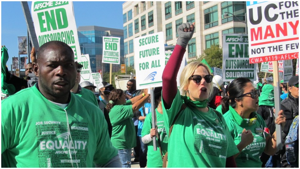 Trabajadores de la Universidad de California se manifiestan por un salario justo y más