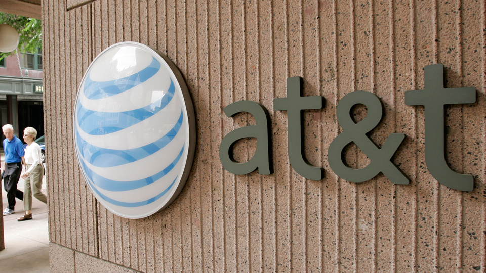 AT&T workers protest tech job outsourcing