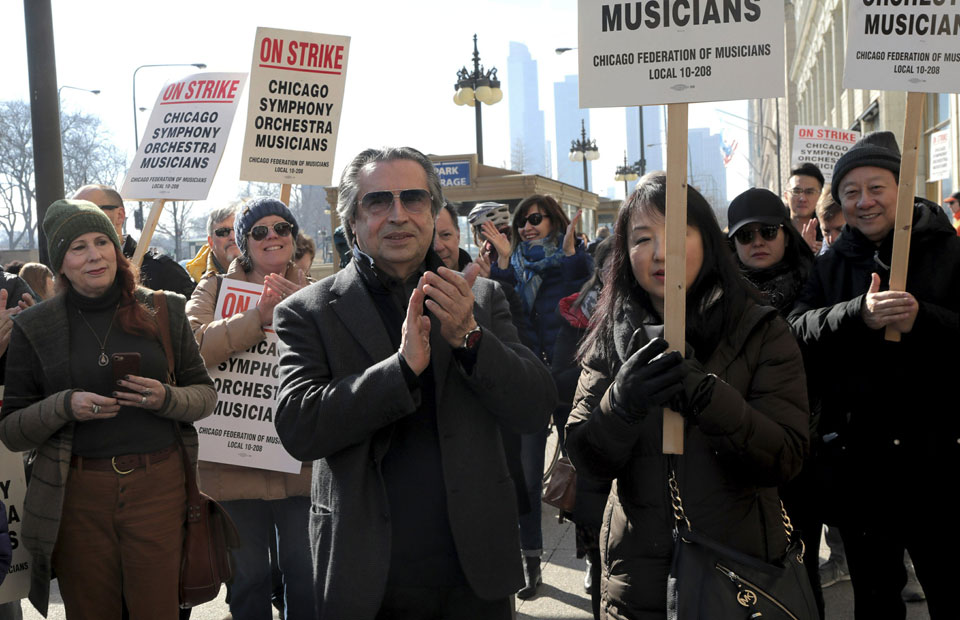 As support grows, striking Chicago Symphony musicians plan free concerts